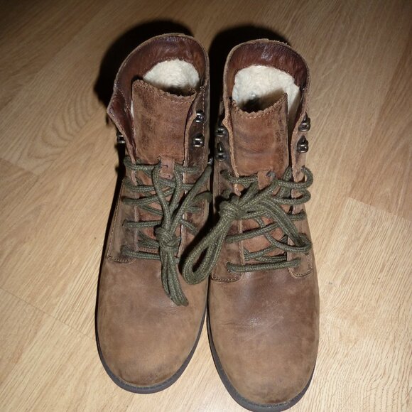 UGG Denhali Women's Size 7 Brown Leather Lace Up Shearling Ankle Boots 1007745 - Picture 2 of 13